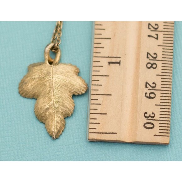 Vintage Gold Leaf Choker Necklace 15.5 Inches by Avon E14 - Picture 3 of 3